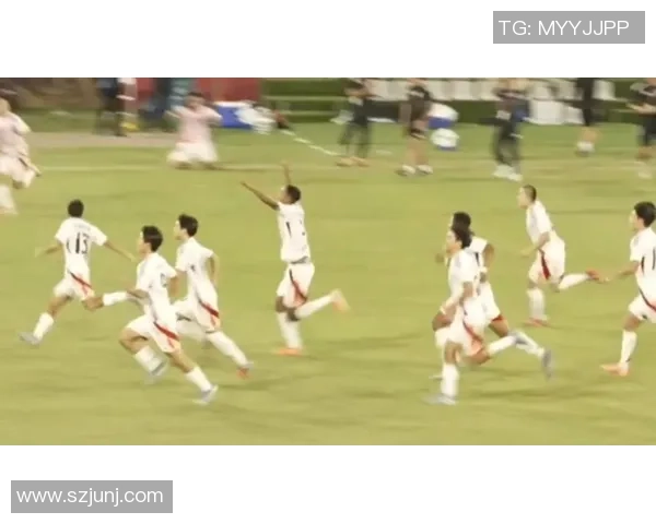 足球抢点球星门前灵敏嗅觉展现瞬间爆发力与致胜关键